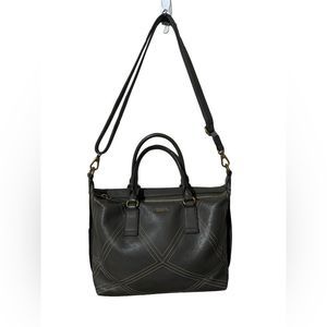 FOSSIL leather purse hardy used.  Perfect condition !! A must have!